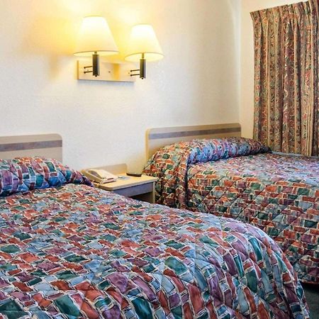 Rodeway Inn Columbus Esterno foto